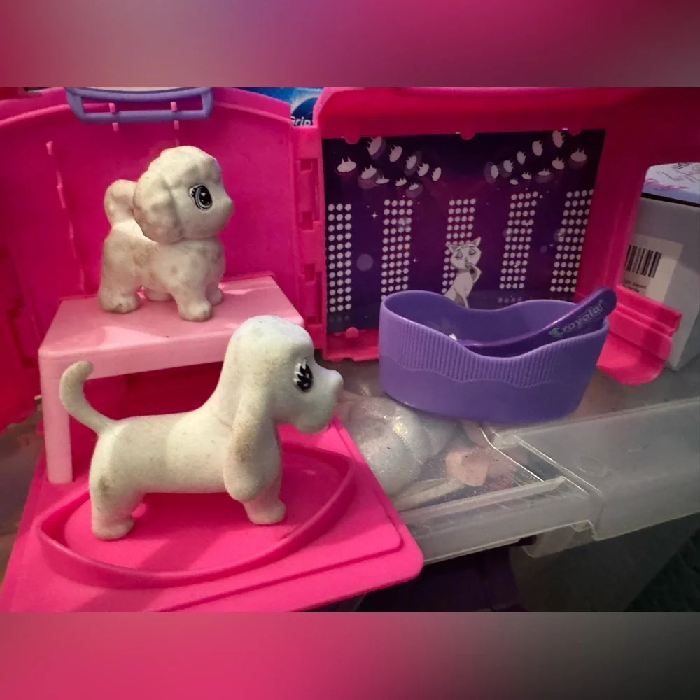 Crayola scribble & scrub pet salon w/ 3 pets (RETIRED)